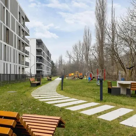 Apartment Beautiful In With Garden, Air Conditioning, Parking And Desk By Renters Prestige *
