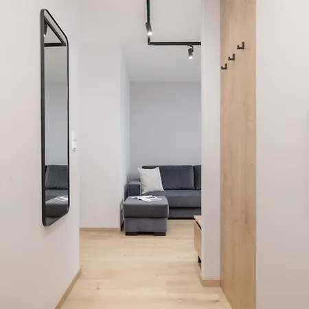 Apartment Beautiful In With Garden, Air Conditioning, Parking And Desk By Renters Prestige *