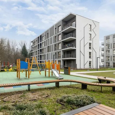 Beautiful In With Garden, Air Conditioning, Parking And Desk By Renters Prestige Apartment