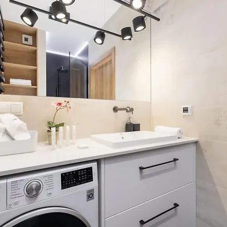Apartment Beautiful In With Garden, Air Conditioning, Parking And Desk By Renters Prestige *