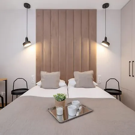 Apartment Beautiful In With Garden, Air Conditioning, Parking And Desk By Renters Prestige Krakow