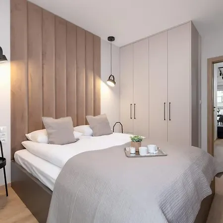 Beautiful In With Garden, Air Conditioning, Parking And Desk By Renters Prestige Krakow