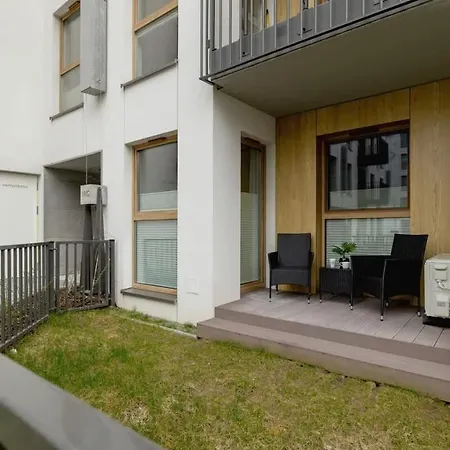 Beautiful In With Garden, Air Conditioning, Parking And Desk By Renters Prestige Apartment