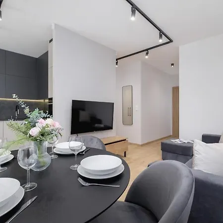 Apartment Beautiful In With Garden, Air Conditioning, Parking And Desk By Renters Prestige *